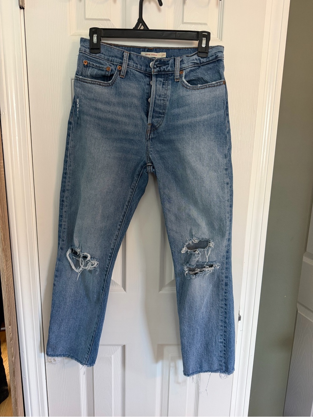 Levi’s Wedgie Straight Distressed Women's Jeans in Light Blue (Size 27)